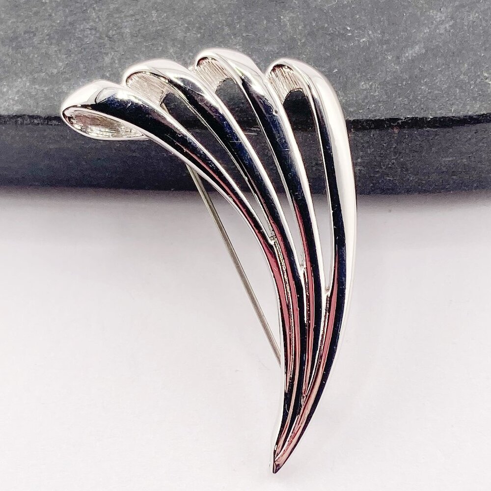 MONET Vintage silver tone metal swoosh or fan shaped brooch 1970s 1980s leaf pin